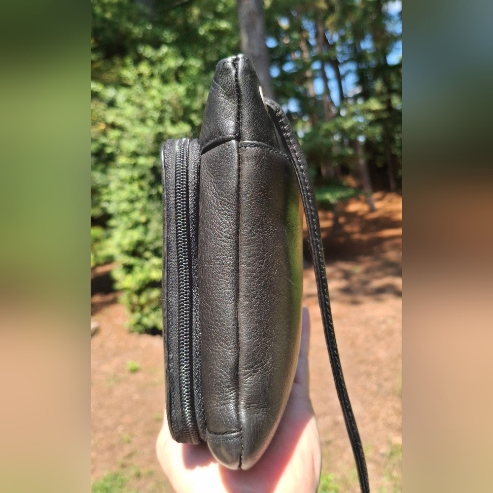 Vintage Hobo International Black Smooth Leather Small Crossbody Travel Bag - Picture 3 of 11